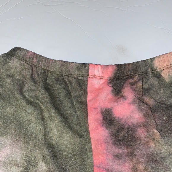 High-Waisted Shorts - Picture 3 of 10